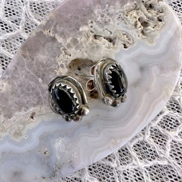 Vintage 70’s Native Black Onyx Post Earrings - Picture 2 of 12